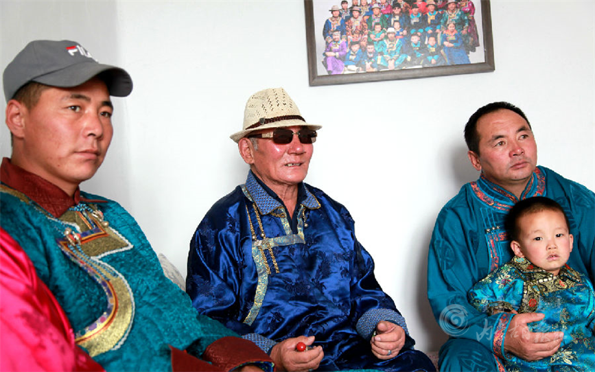达木林道尔吉老人(中)0524.JPG