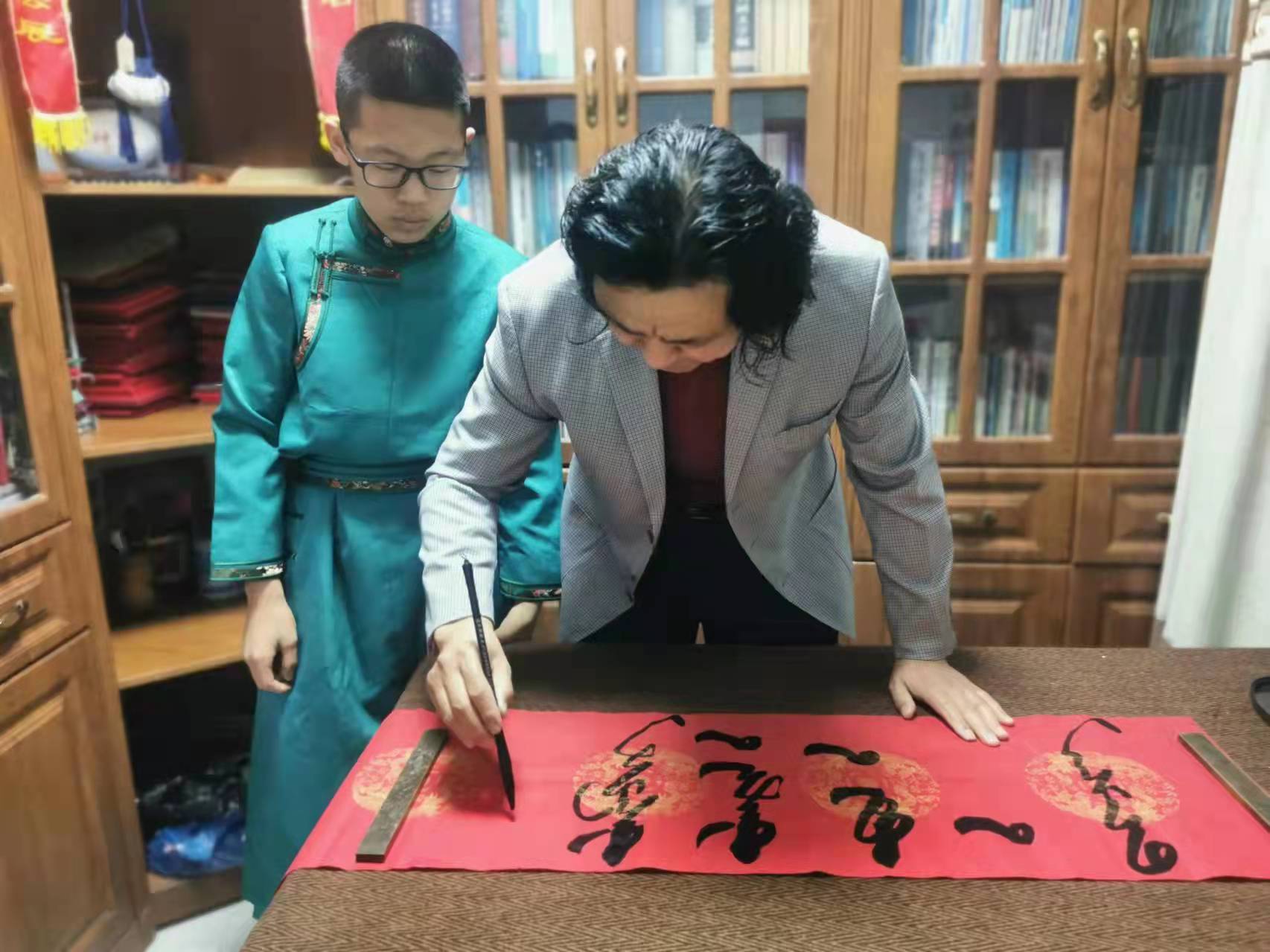 迎冬奥写书法.jpg 迎冬奥写书法.jpg